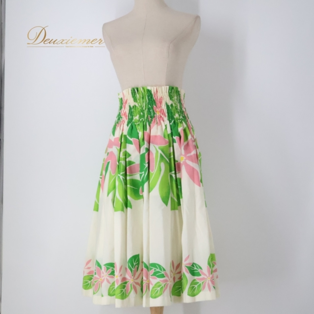 フラダンス 衣装 パウスカート ホワイト系 エムエムジェイ 日本製 ティアレ柄 モンステラ柄 ハワイアンプリント アロハ フラ ダンス レッスン 練習 シングル スカート フレア 華やか 鮮やか かわいい おしゃれ 明るい 軽やか グリーン系 ピンク系 白 黄緑 緑 ピンク パウスカート かわいい スカート フラダンス衣装 ダンスレッスン ハワイアンスカート 明るい色合い カジュアル レディース 女性用 おしゃれ衣装