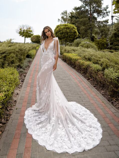 贅沢な小花総レース ドレス ソフトマーメイドライン ロングトレーン V  