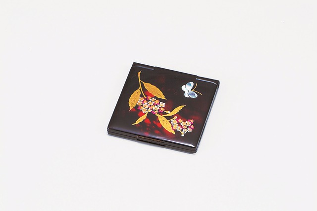 36-0214　 角コンパクトミラー 黒 福桜 Portable Mirror w Magnifying Glass Cherry Trees