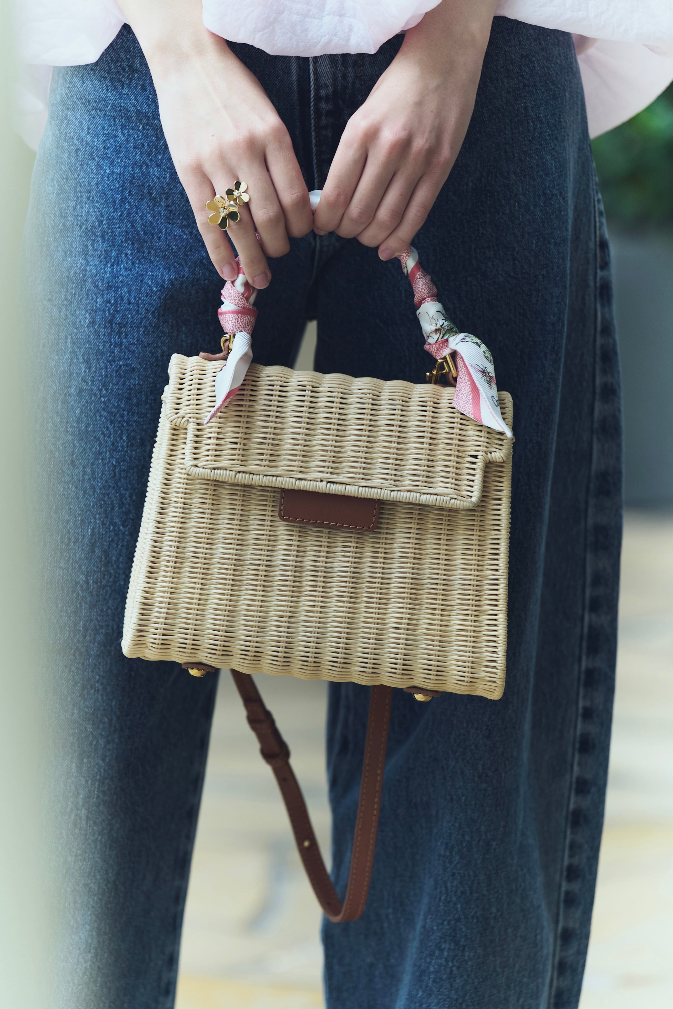 Leather trimmed rattan bucket bag | Bluelea