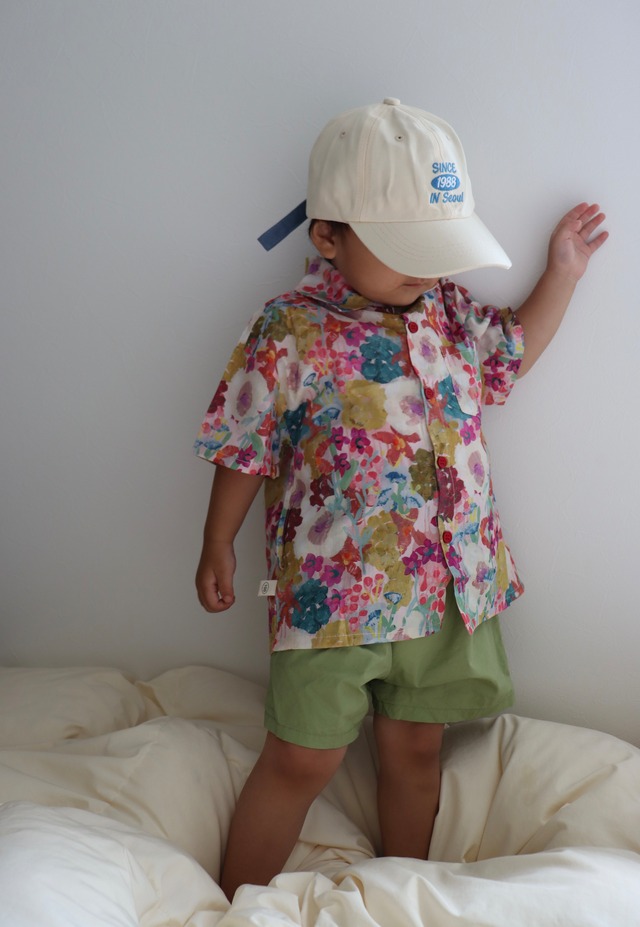 【取寄】鮮やかなカラーが目を惹く水彩画風花柄シャツ