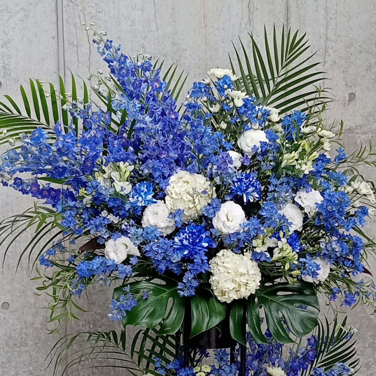 スタンド花「爽やかなブルー系のスタンド2段」お祝い花 フラワー