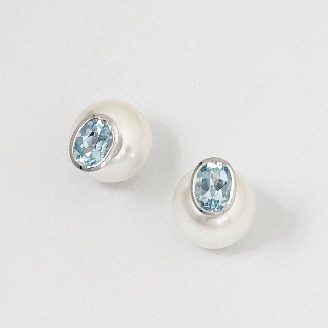ブルートパーズ オーバル スタッド ピアス ＋ 樹脂パールキャッチ