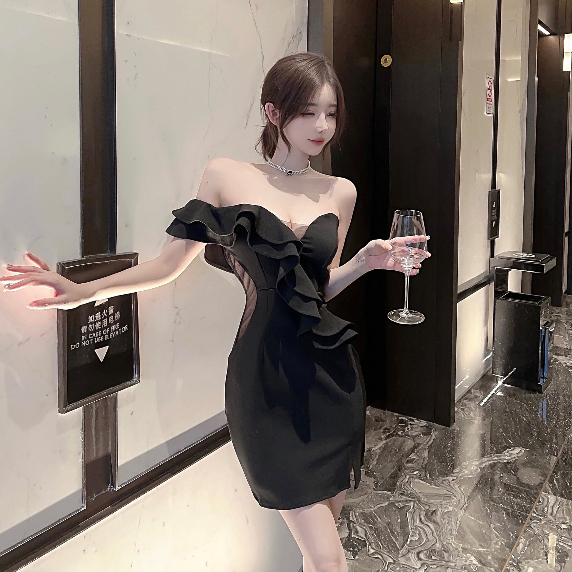 2色】ミニドレス キャバドレス 谷間魅せ 指名 非対称 ベアトップ XH2