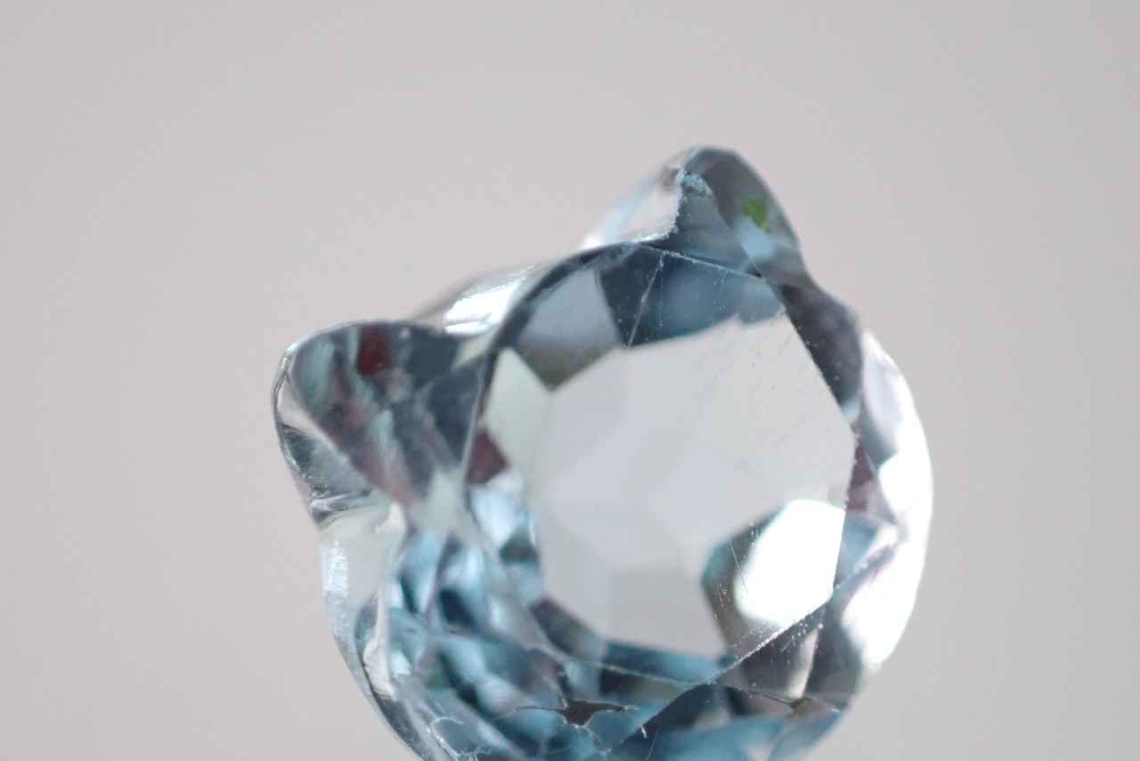 ブルートパーズ（くまカット）　2.14ct　[C3‐439]