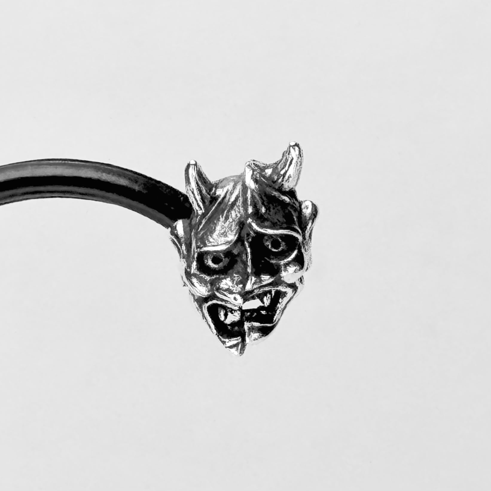 HANNYA Stud Pierce / 般若のお面ピアス | Gift Rover（ギフトローバー）