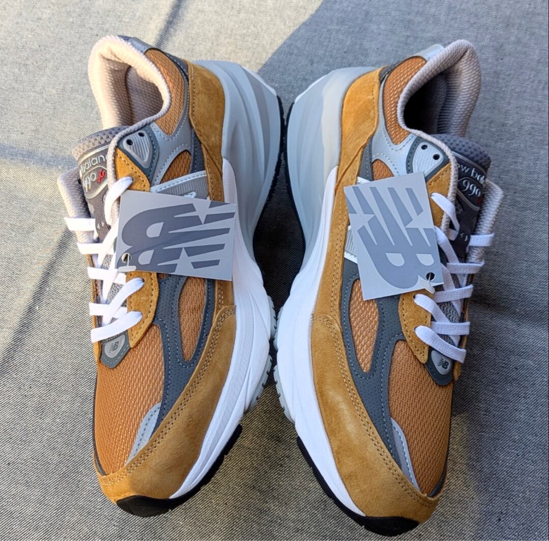 靴 New Balance 990 v6 BB6 Cut in half: New Balance 990 v6 Review (2024) | RunRepeat