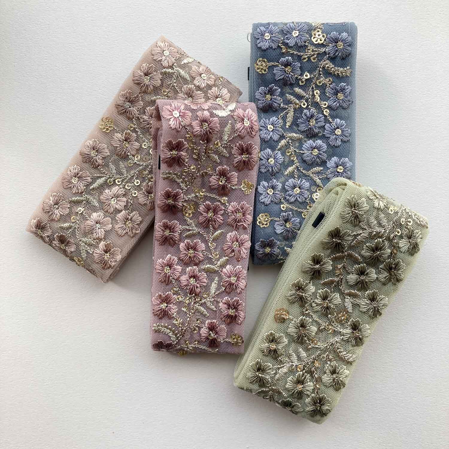 〈最終入荷〉小花たくさんの刺繍チュールリボン(1mカット)