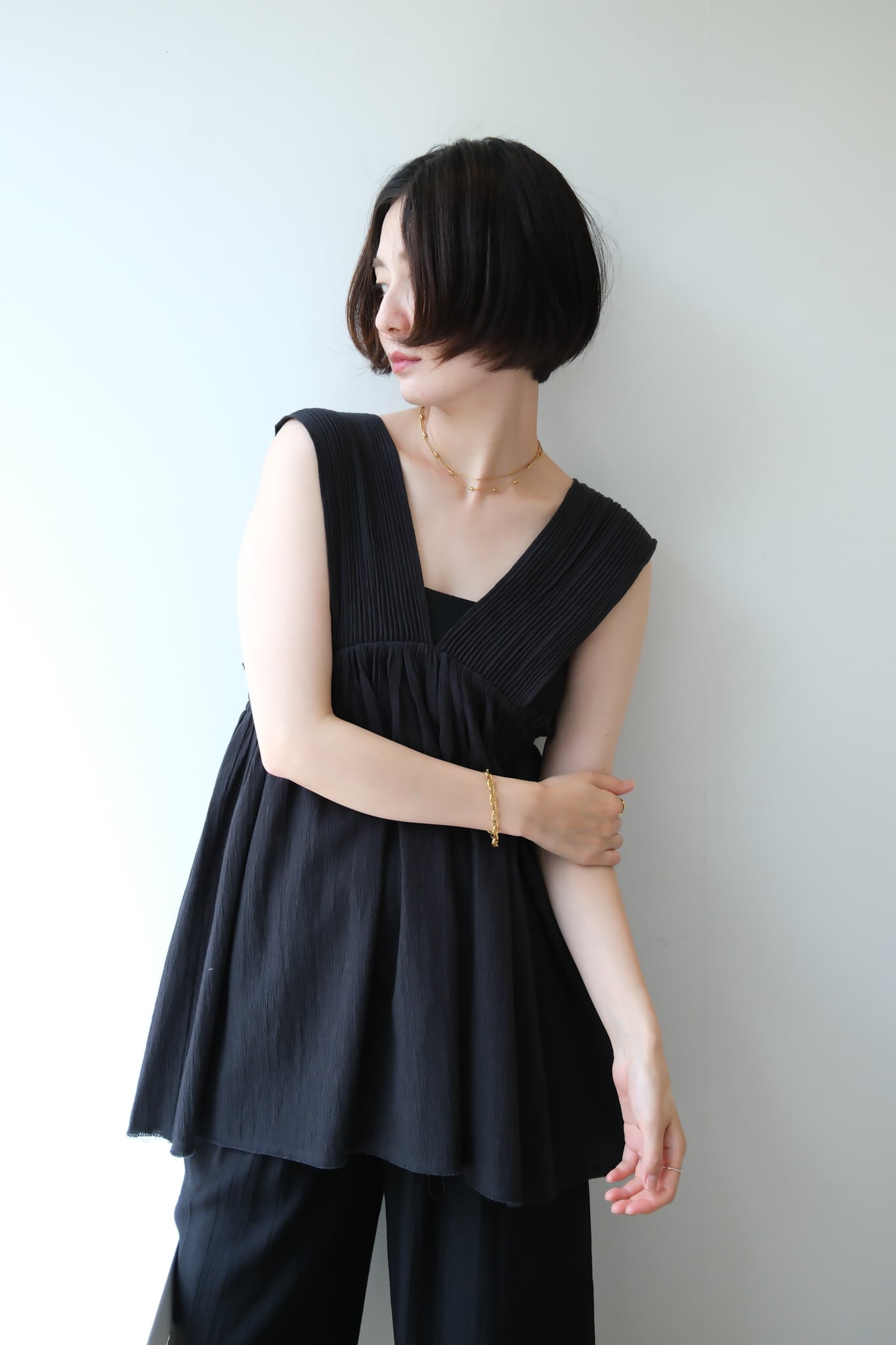Hella ヘラ　cotton crepe gather top Hella cotton crepe gather top コットンクレープギャザートップス