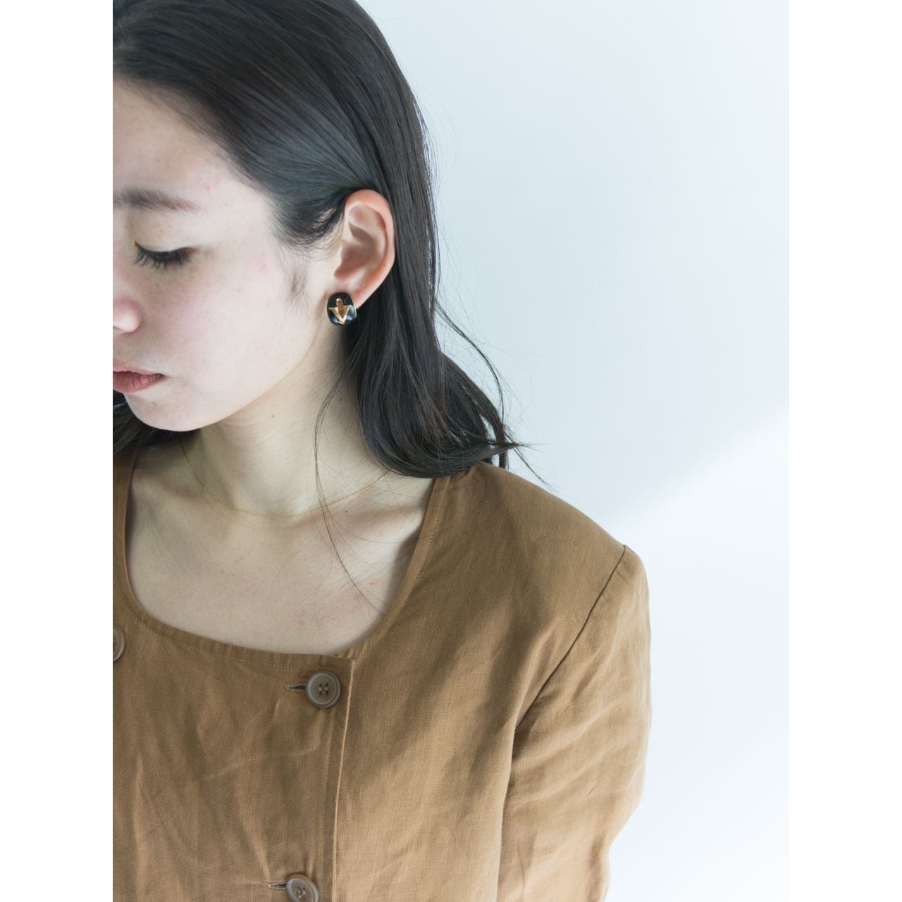 【valentino】V logo gold earrings(ヴァレンティノ Vロゴゴールドイヤリング)3a