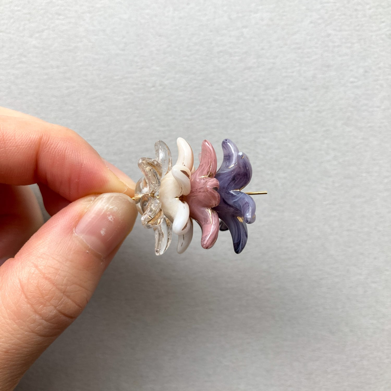 再入荷〉ゴールドライン入り百合の花モチーフビーズ | Dua