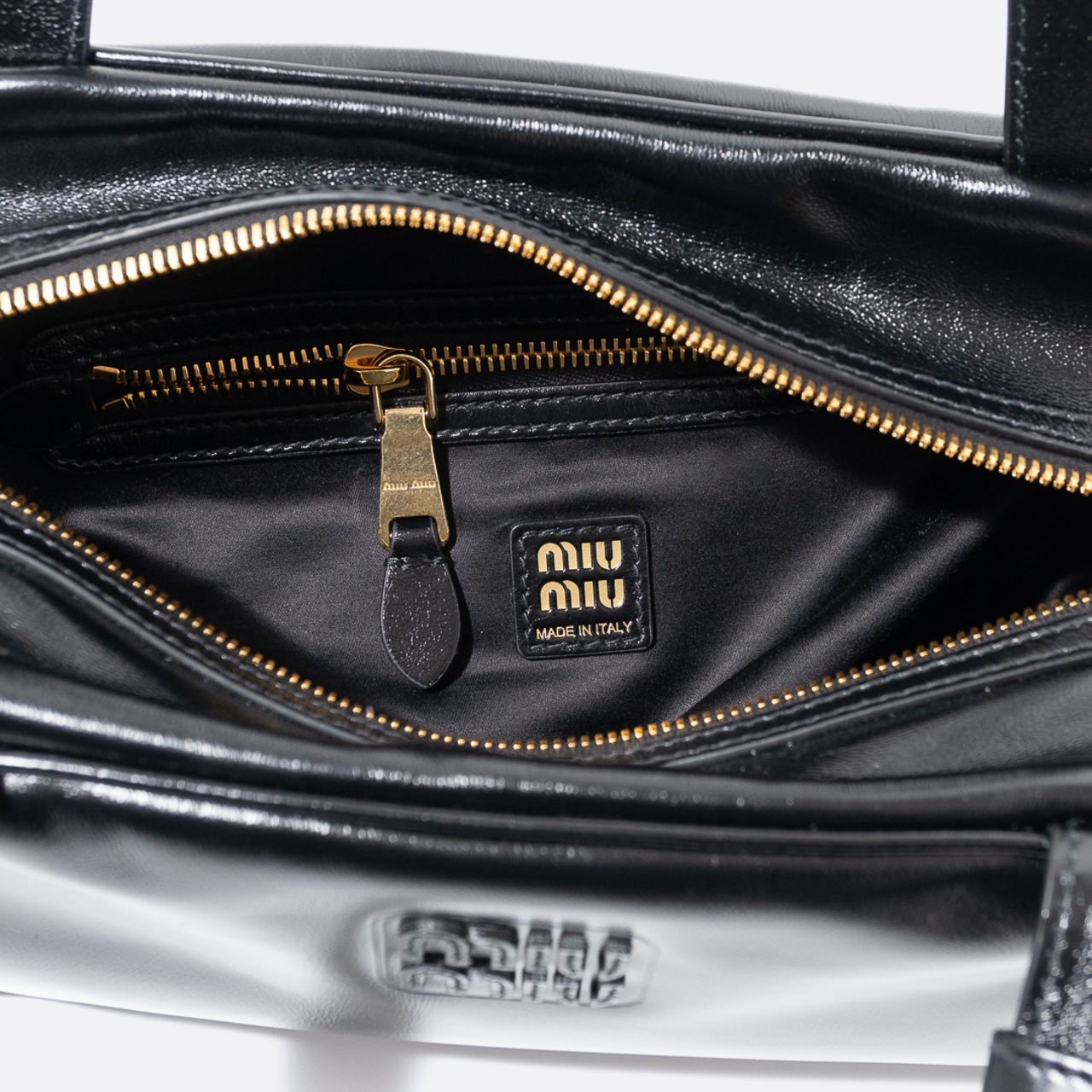 MIU MIU トップハンドルバッグ シャインカーフレザー ブラック