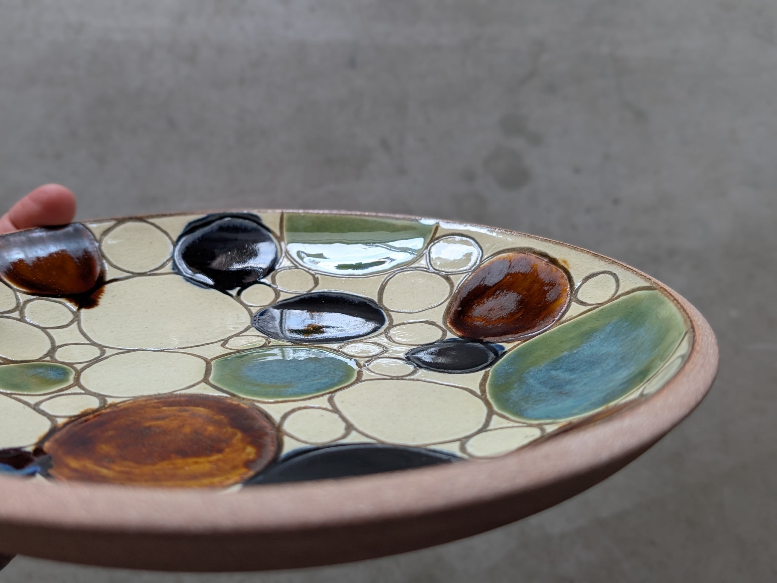 やちむん ちゃんぷるー皿・大 ／ カサブランカ | 一翠窯 | inoya