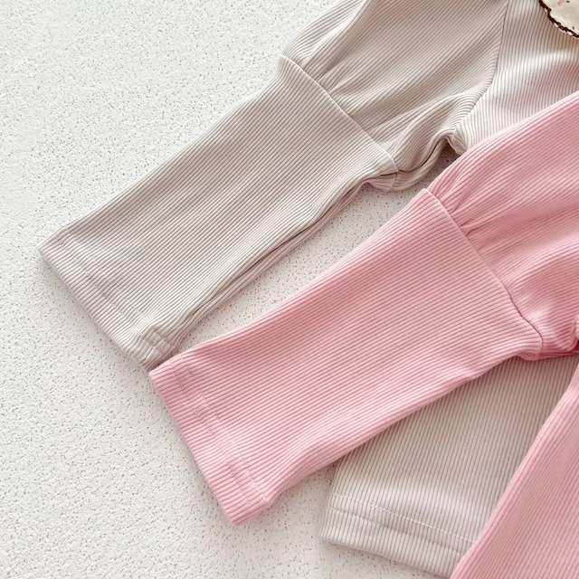 【取寄】花柄フリルカラーのクラシカルリブトップス