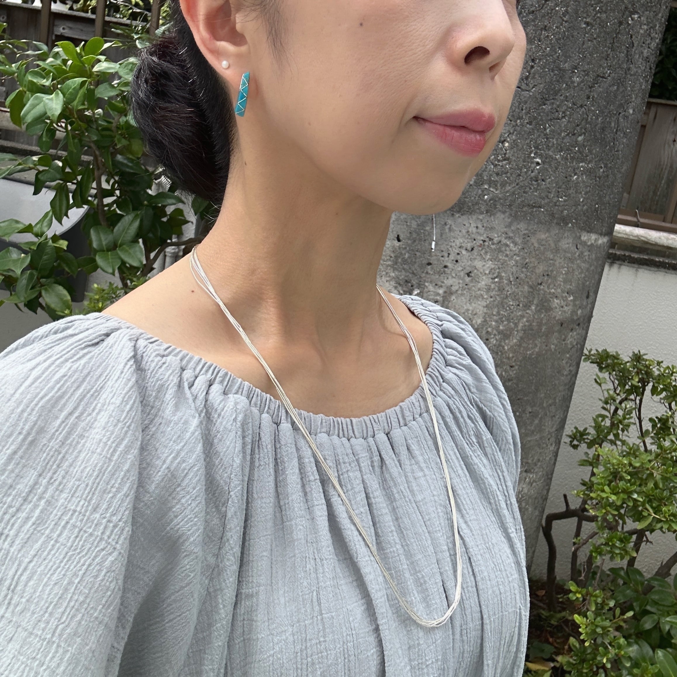 Indian Jewelry》ターコイズ インレイ カーブ スタッド ピアス