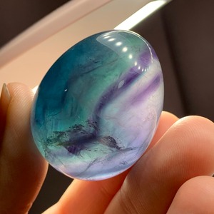 T07.色合い可愛いグラデーションフローライトたまご