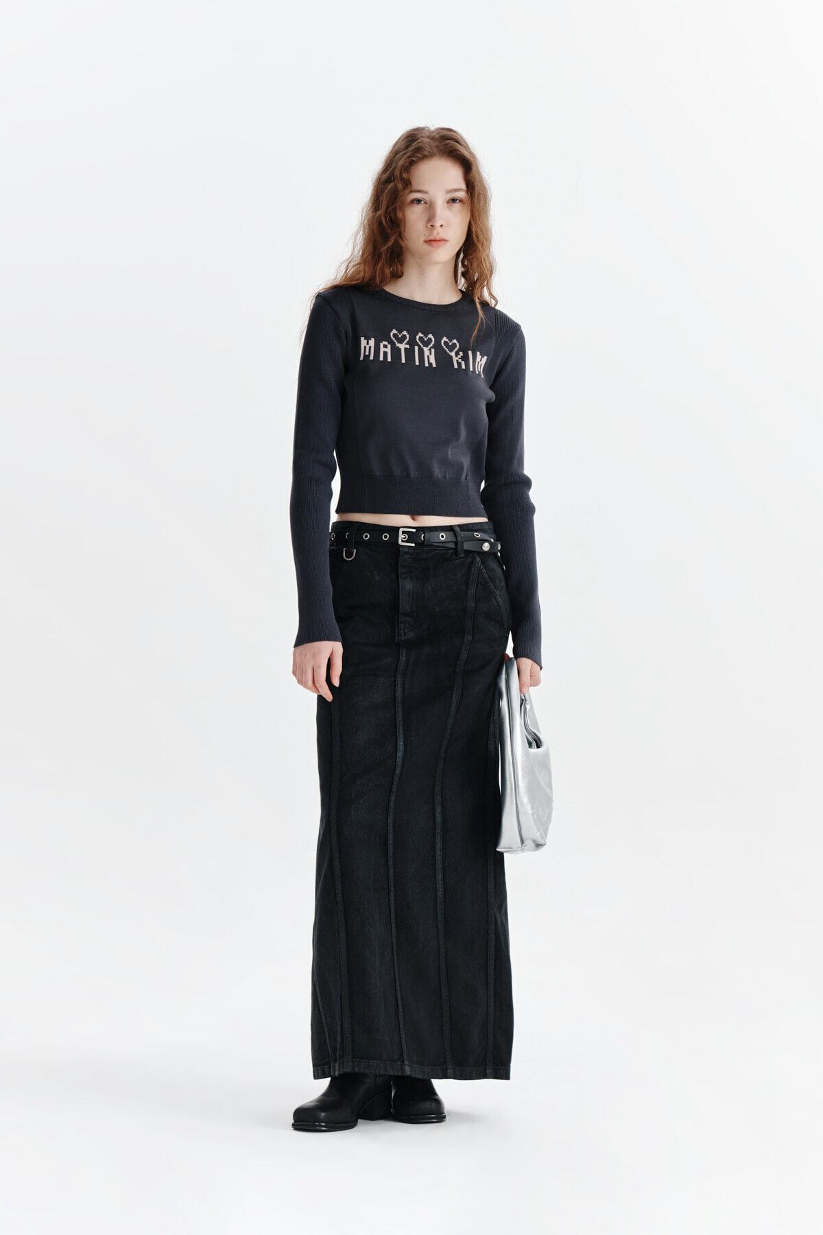 Matin Kim] LOGO POINT JACQUARD KNIT CROP TOP IN CHARCOAL 正規品