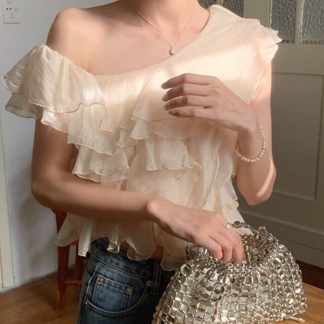 【予約販売】 トップス フリル 半袖 オフショルダー アイボリー アシンメトリー トップス レディース フェミニン こなれ感 大人可愛い おしゃれ 韓国 旅行 デート トレンド S/M