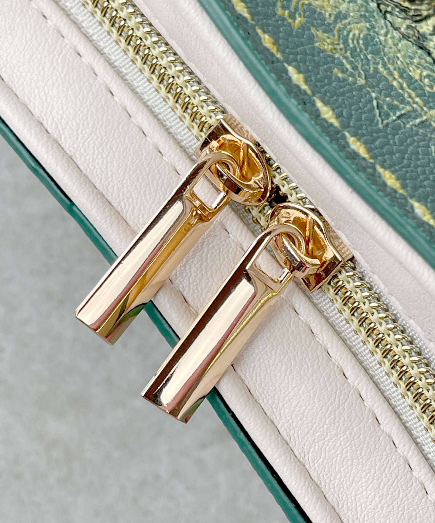 F258157-63_Harry Potter×Flapper 吟遊詩人ビードルの物語BOOK型ポーチ