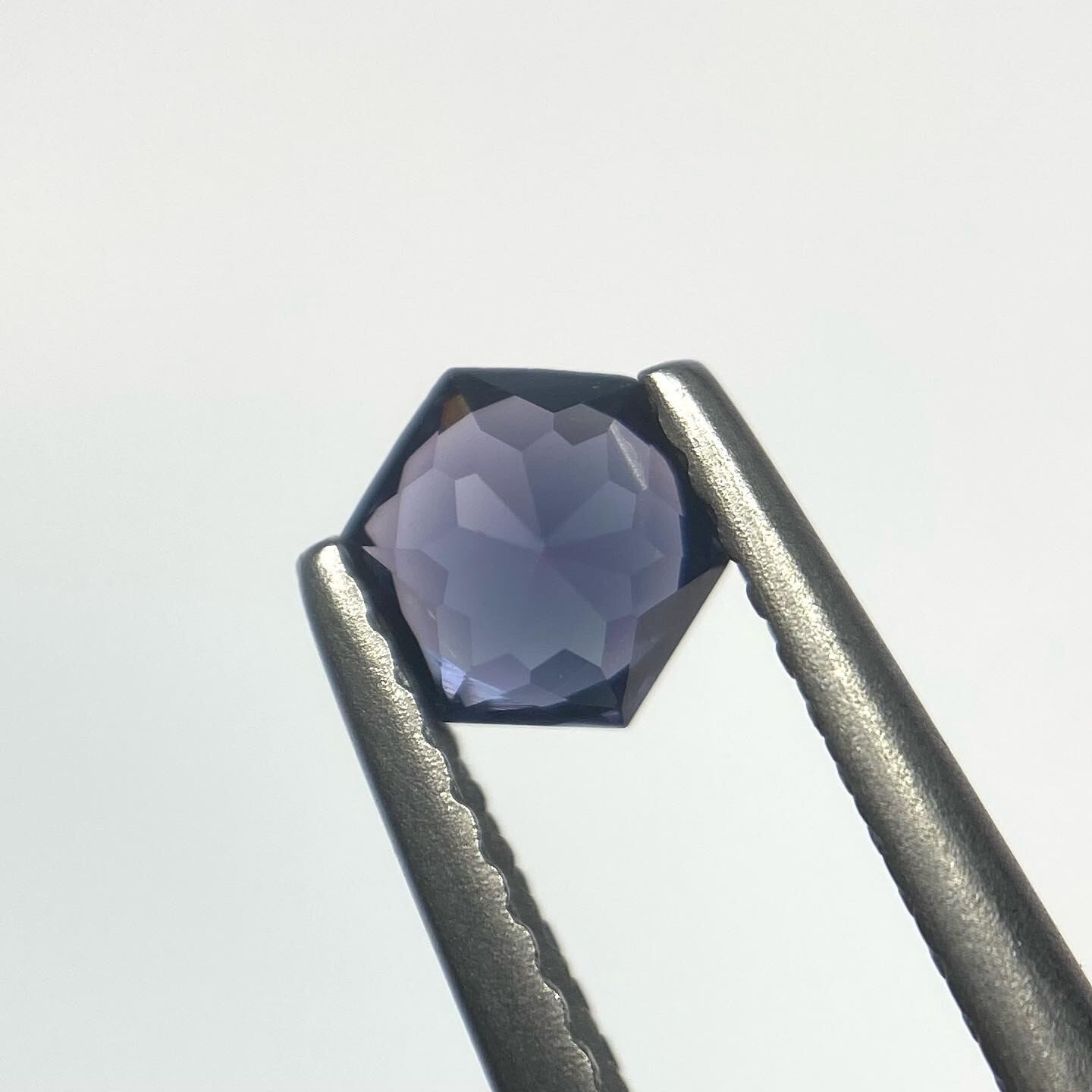 寒空に光る星　スピネル