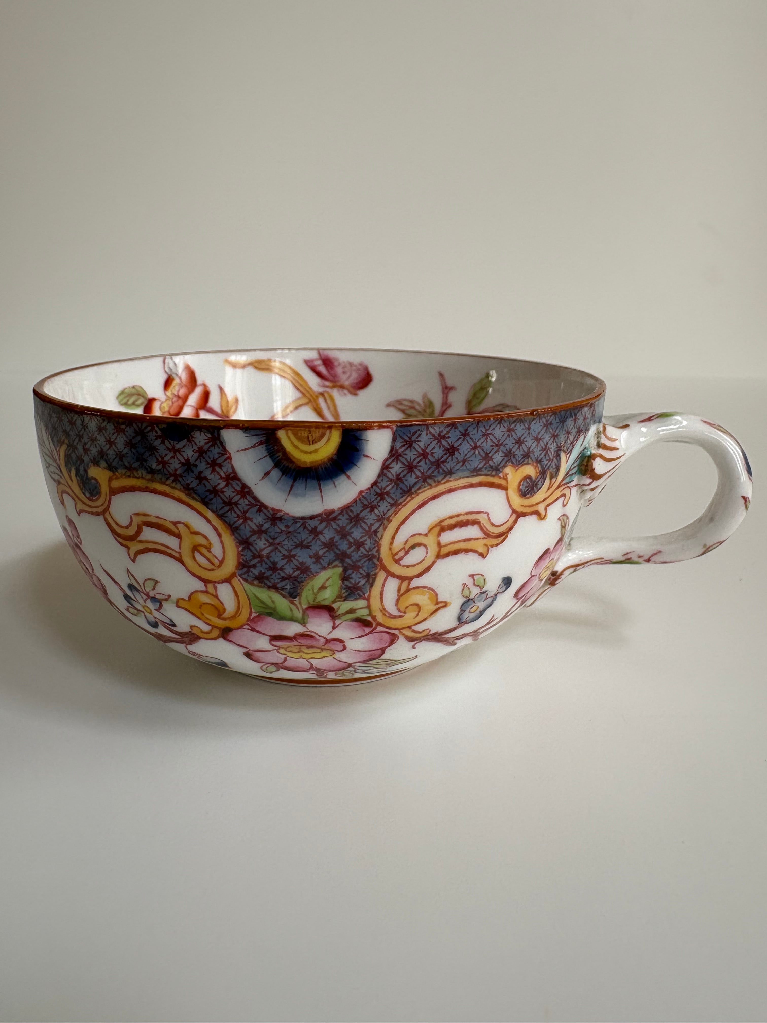 サルグミンヌ MINTON No.217 ティーカップ（気品ある紫の装飾