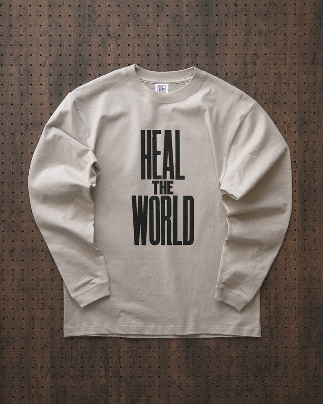 "heal the world" long sleeve tee in stone（受注生産）/ UNICEF寄付対象商品