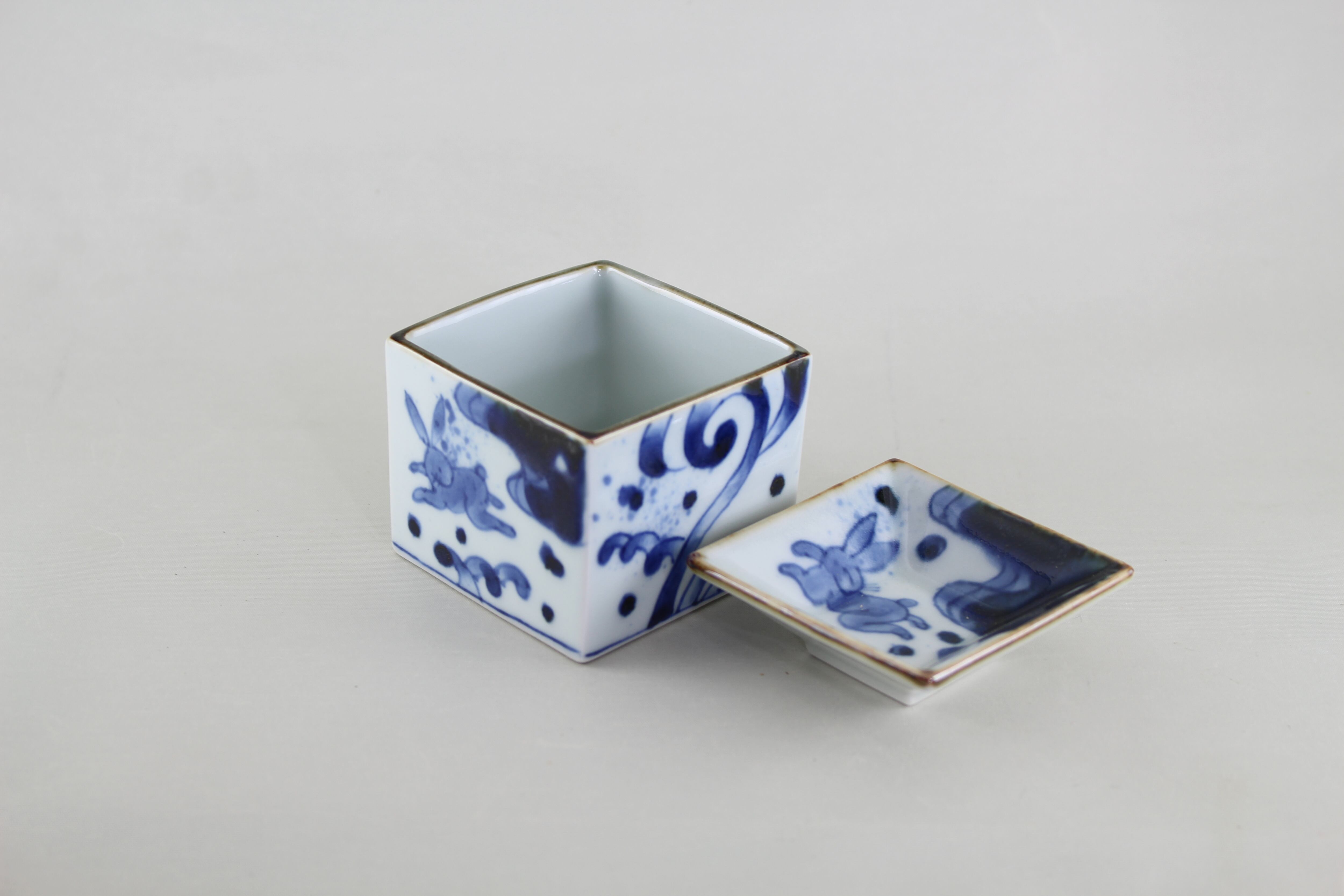 古染波兎よろず碗(福泉窯）