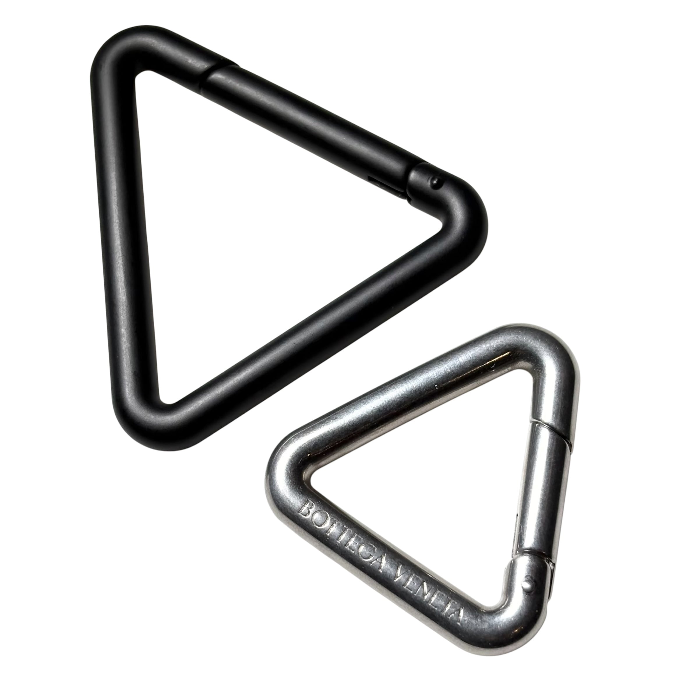 BOTTEGA VENETA 三角形メタルキーリング BOTTEGA VENETA black & silver metal key holder | NOIR ONLINE