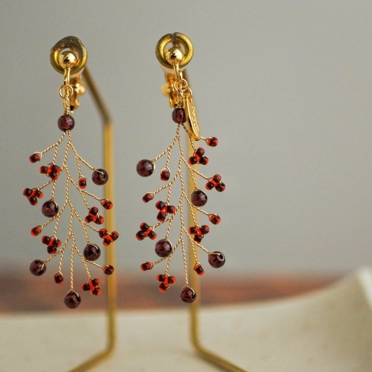 1,2月限定カラー「ざくろシリーズ」ひとつめの花 小枝耳飾り ワイヤー