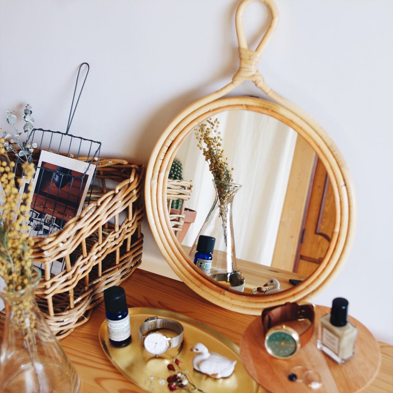 Rattan round mirror