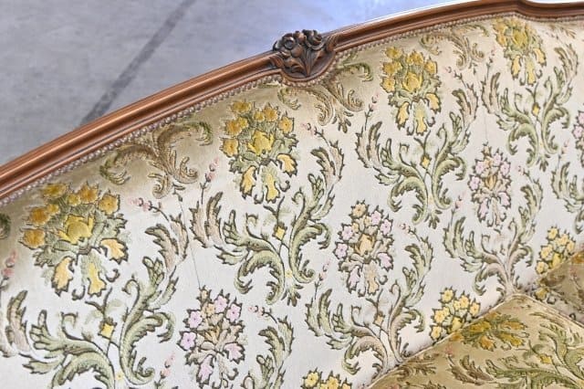 カリモク□フレンチクラシック□ロココ□金華山張り□エレガント□3人