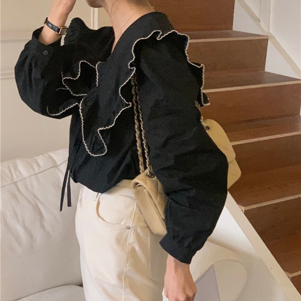 フリルビッグカラーブラウス