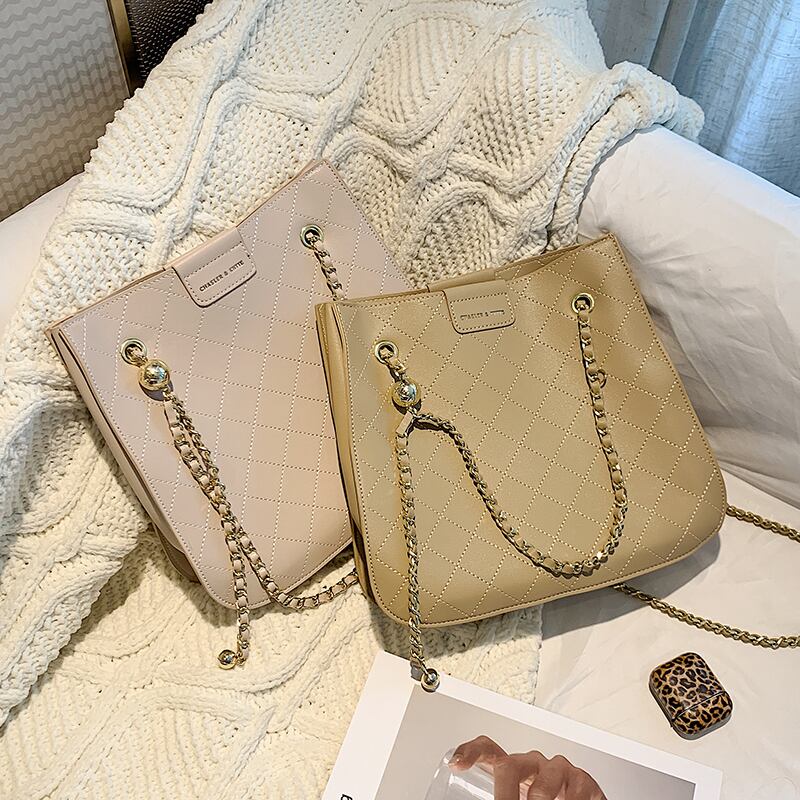 シンプルな大容量バッグレディース2020新しいトレンディなファッションネット赤人気の菱形チェーンワイルドシングルショルダーメッセンジャーバッグ Tiancai_Wing_Bag9166308