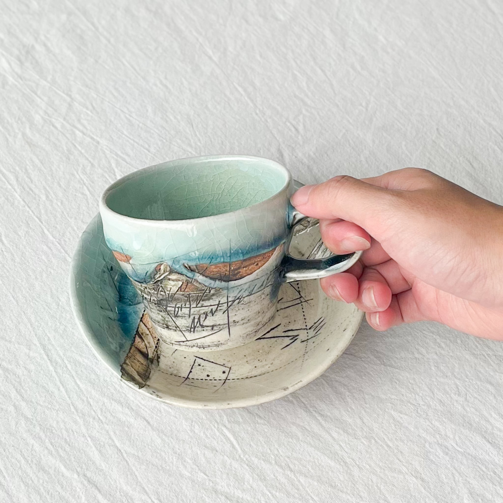 線刻カップ＆ソーサー【水色】 | Kamani | 多治見で営む 美濃焼器のWeb