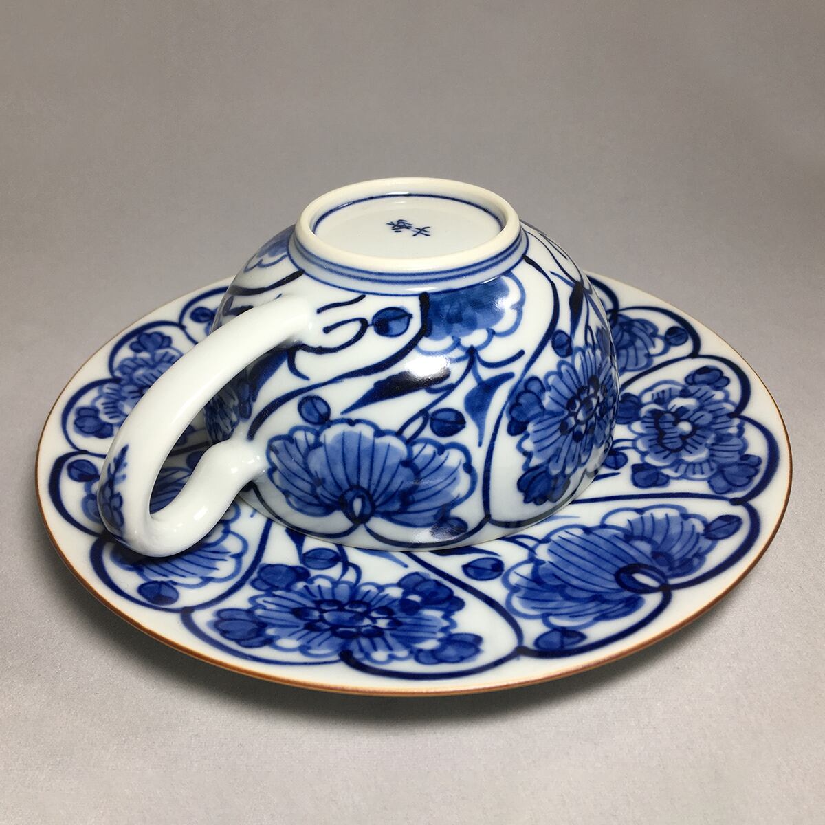 【金継ぎ】清水焼 竹峰窯　手描き染付輪花捻草花 深鉢 捻草花文（ねじそうかもん）ティーカップ | 京の器 竹峰窯 Chikuhougama -