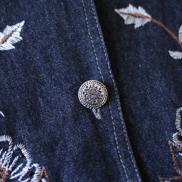"刺繍" flower and beads design over silhouette black denim jacket