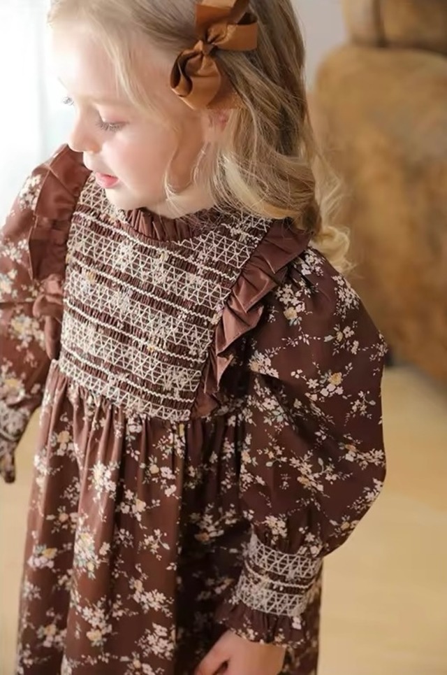 【取寄】たっぷりスモッキングが高見えする英国風フリル花柄ワンピース