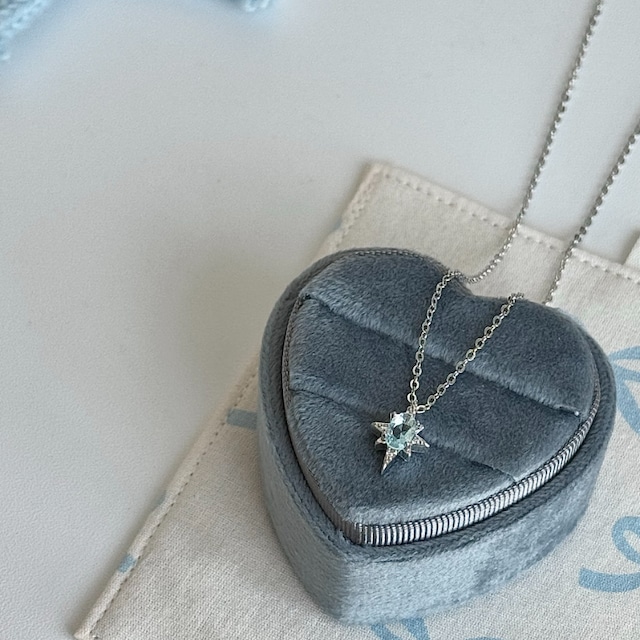 Lola八芒星のオーロラネックレス