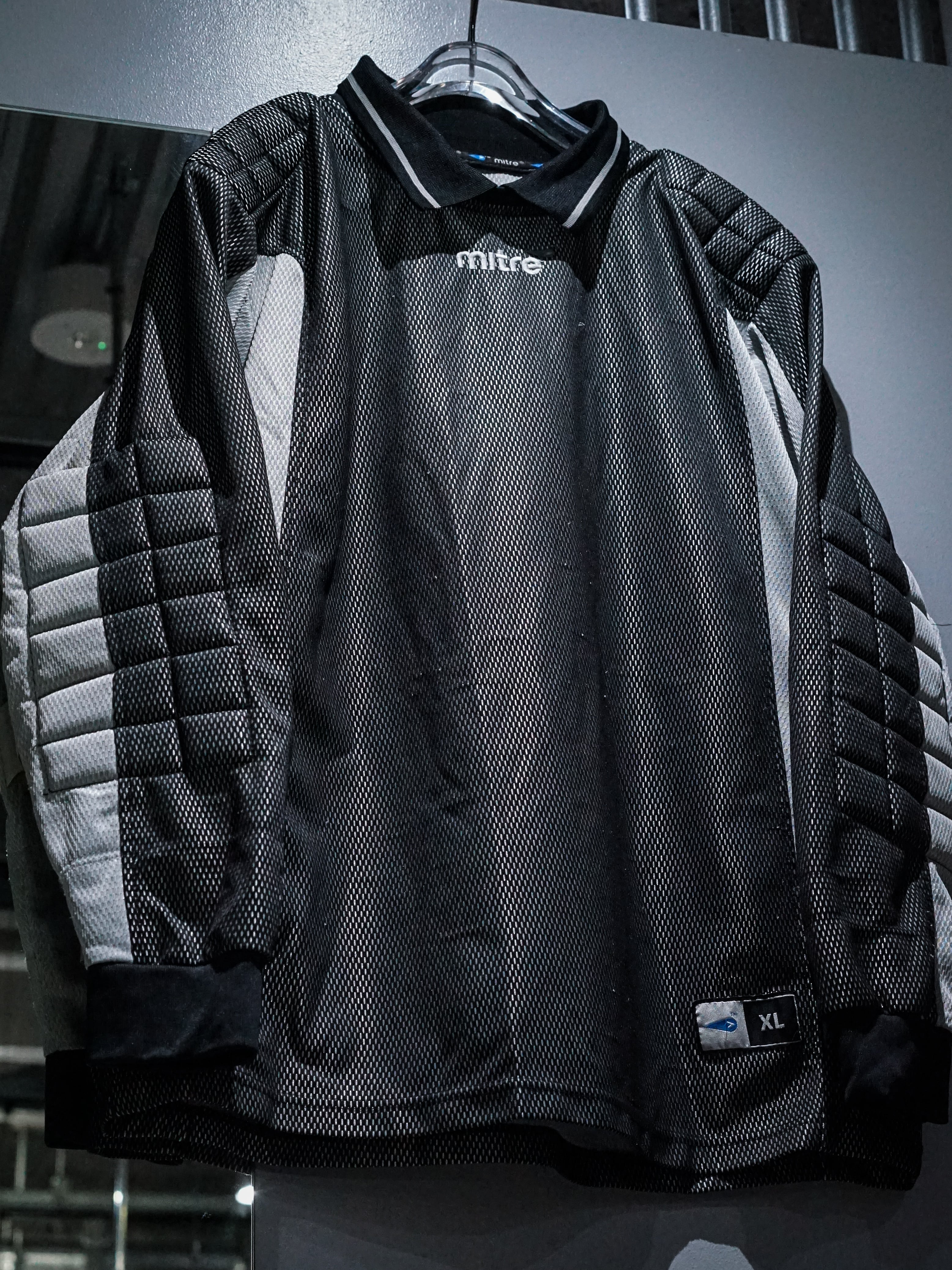 add (C) vintage】Metallic Color Loose Goalkeeper Game Shirt | Caka