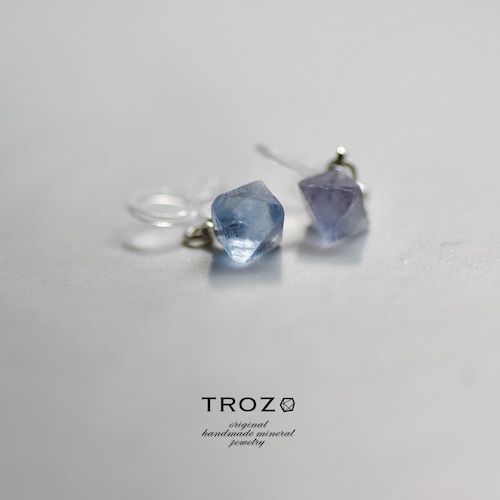 【053 Fluorite Fest】 ビンガム フローライト 鉱物原石 樹脂 イヤリング 天然石 アクセサリー