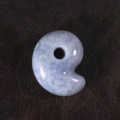 糸魚川翡翠 ラベンダー ヒスイ ゆる勾玉  11.4g Itoigawa Lavender Jadeite Magatama