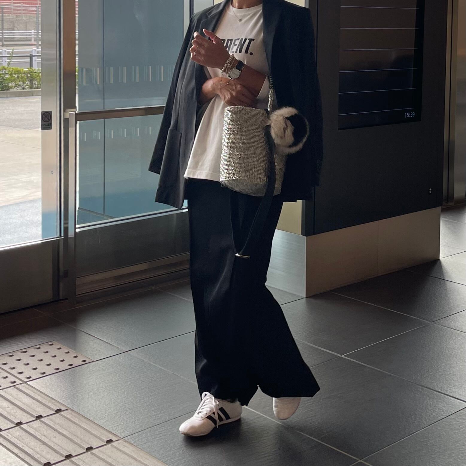 限定即納 】OVAL Shoulder Strap Kago-Bag & BIG FUR / navy beige x