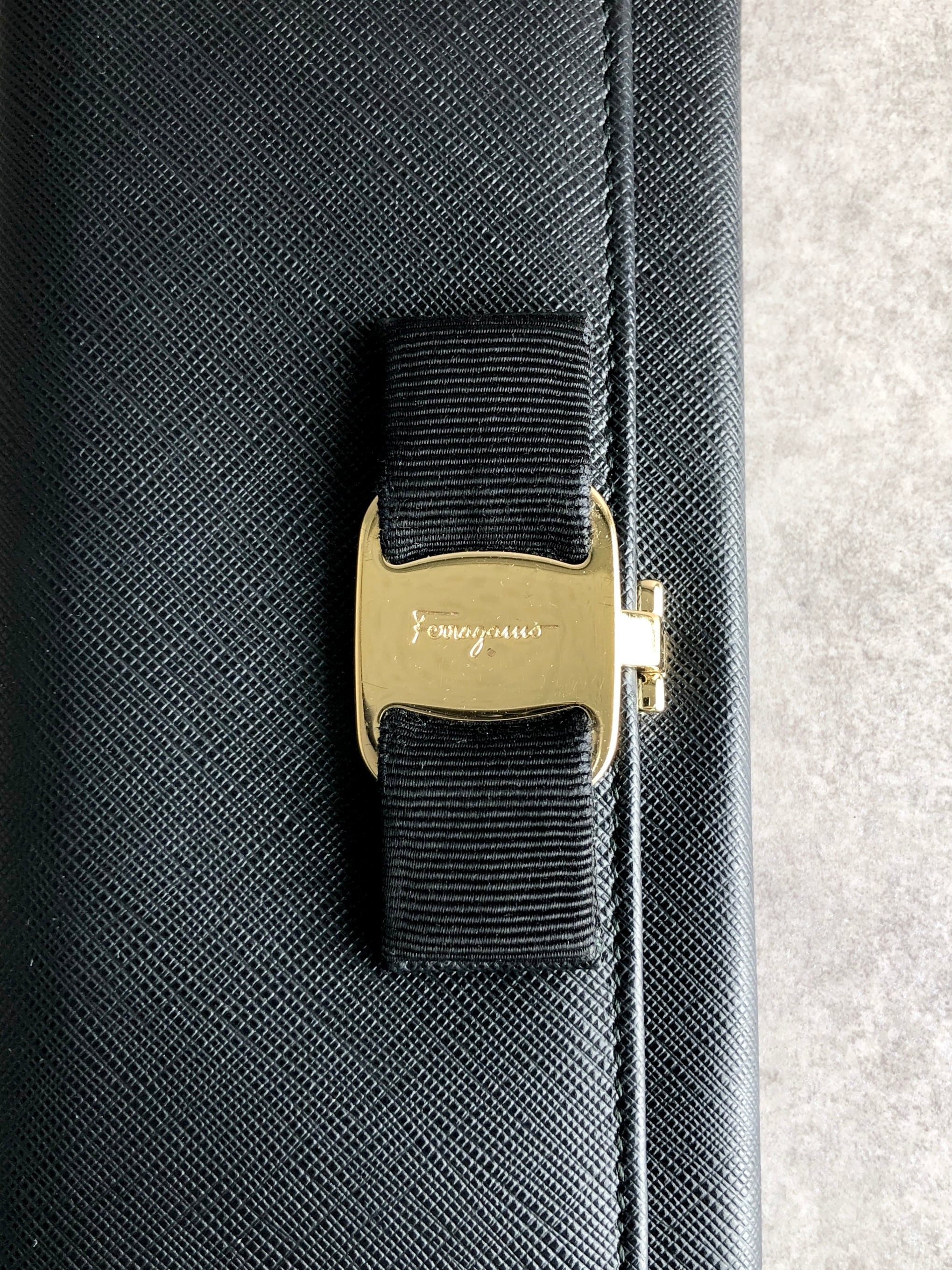Salvatore Ferragamo サルヴァトーレ フェラガモ ヴァラリボン 長財布