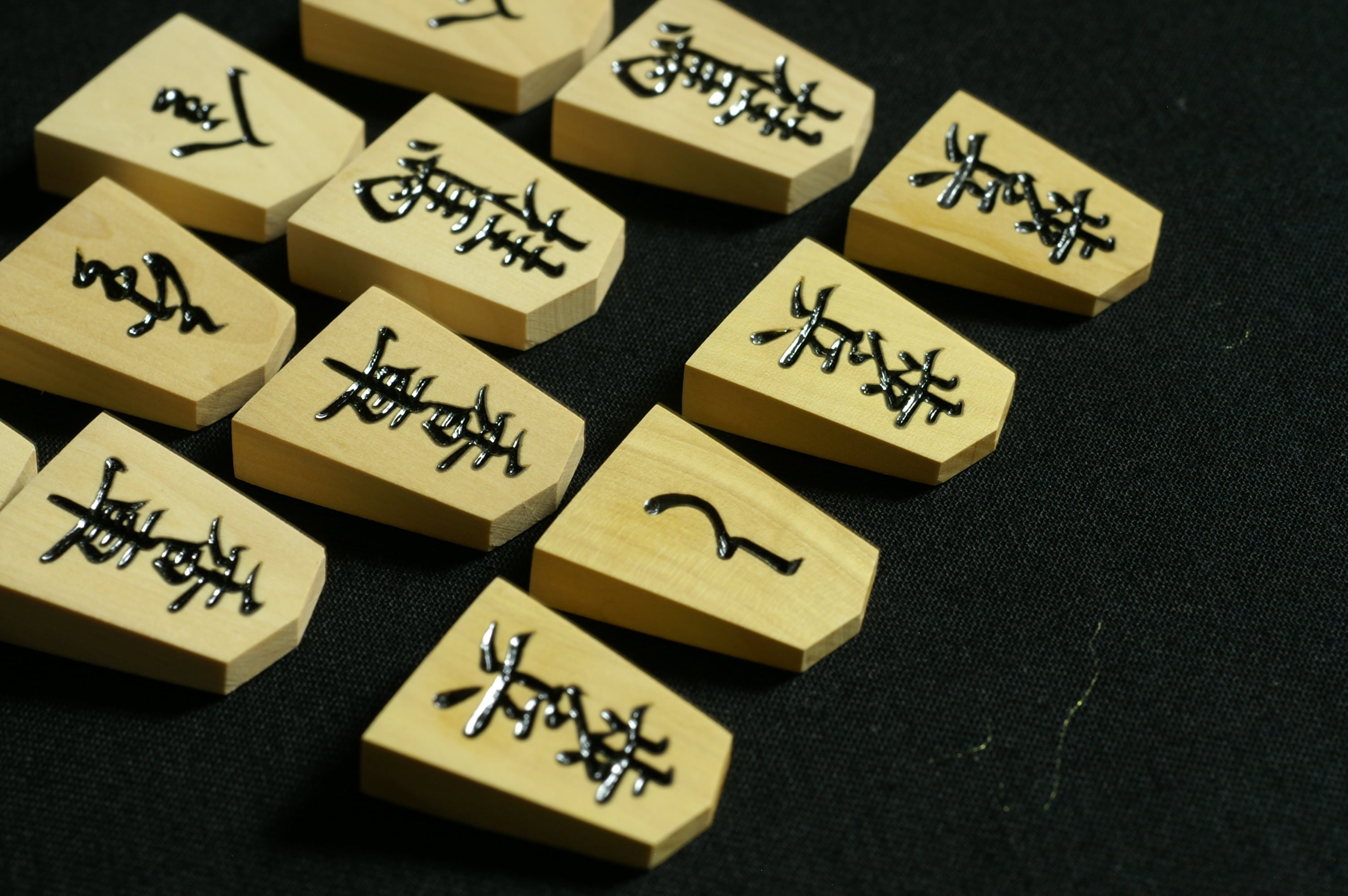 将棋駒 シャム黄楊 特上彫 【書体 菱湖 】SK-22R | 永野碁盤店