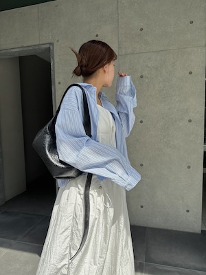 long shoulder trapezoid form bag