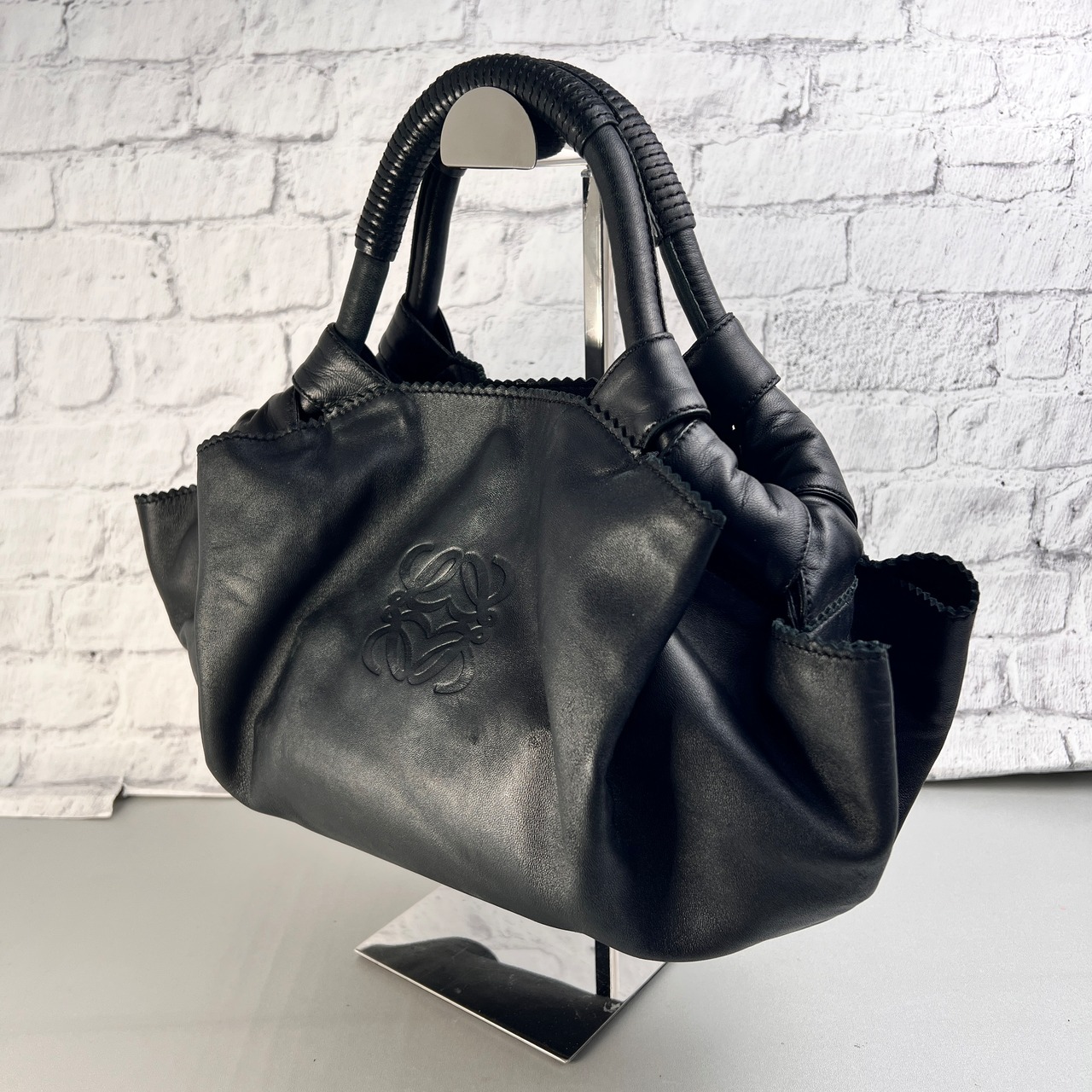 LOEWE ロエベ ナッパ　アイレ アナグラムロゴ ハンドバッグ 黒 A-13128