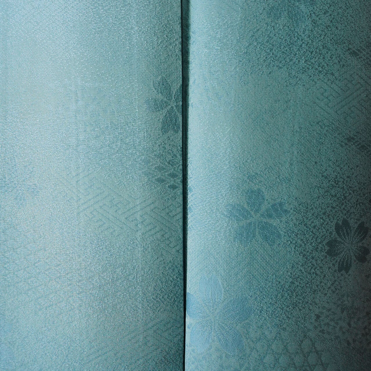 袷】青碧色 桜と吉祥文地紋 色無地 | 大山キモノ・ちぇらうなぼるた