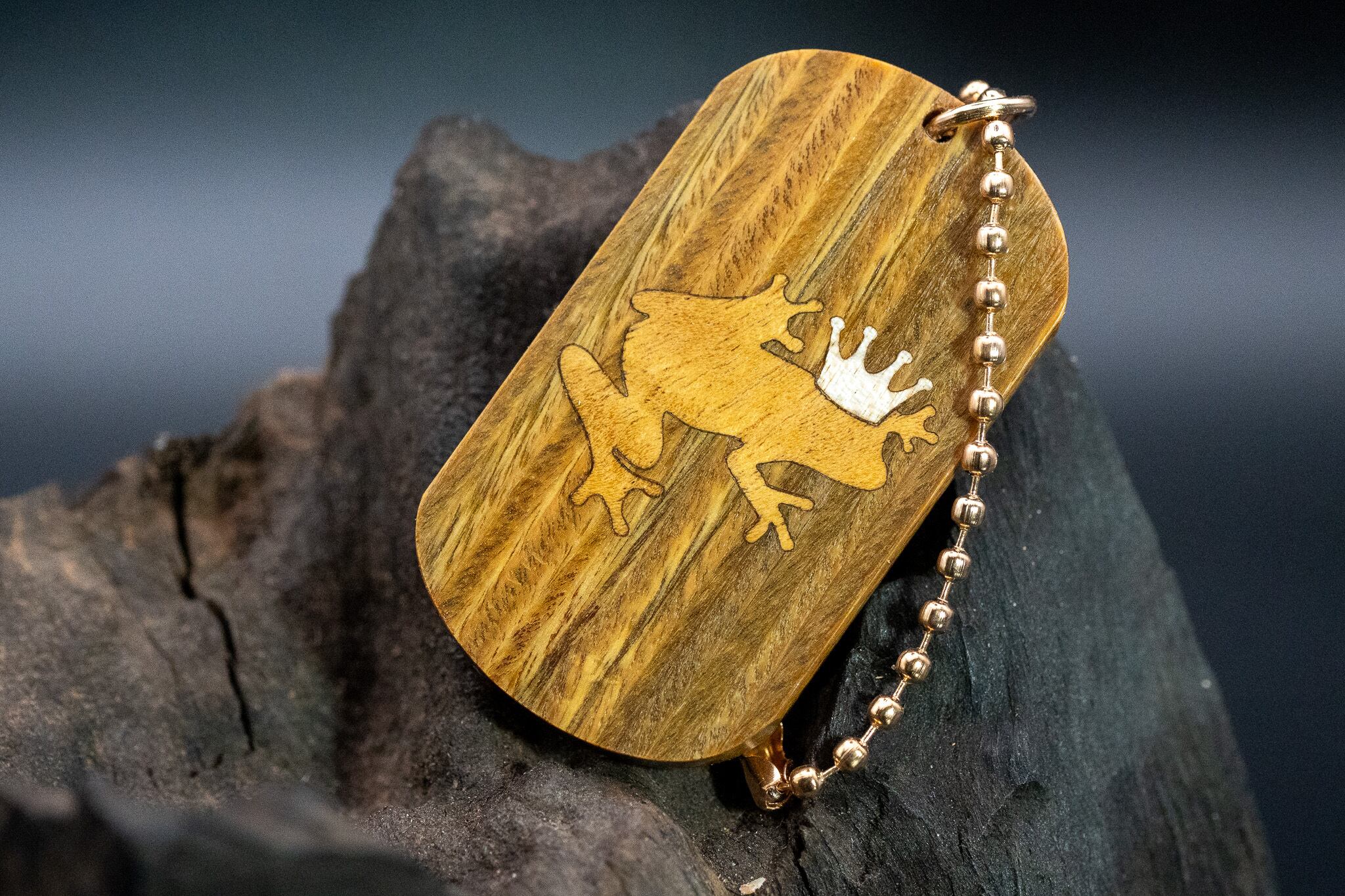 【翡翠の木】パロサント ドッグタグ 象嵌 カエルの王様