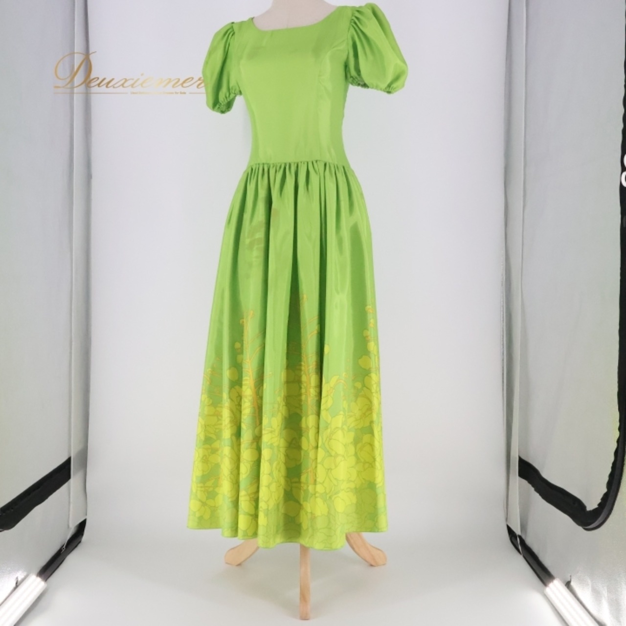 フラダンス 衣装 ワンピース ドレス ココエミリー グリーン系 CoCoEmily 日本製 パフスリーブ イエロー系 グラデーション かわいい 鮮やか 華やか 明るい ハワイアン アロハ ハワイアンプリント フラ ダンス レッスン 練習 明るい印象