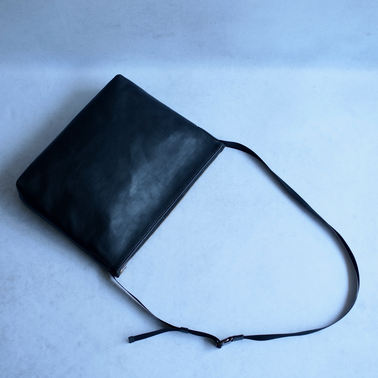 DR SHOULDER BAG 01